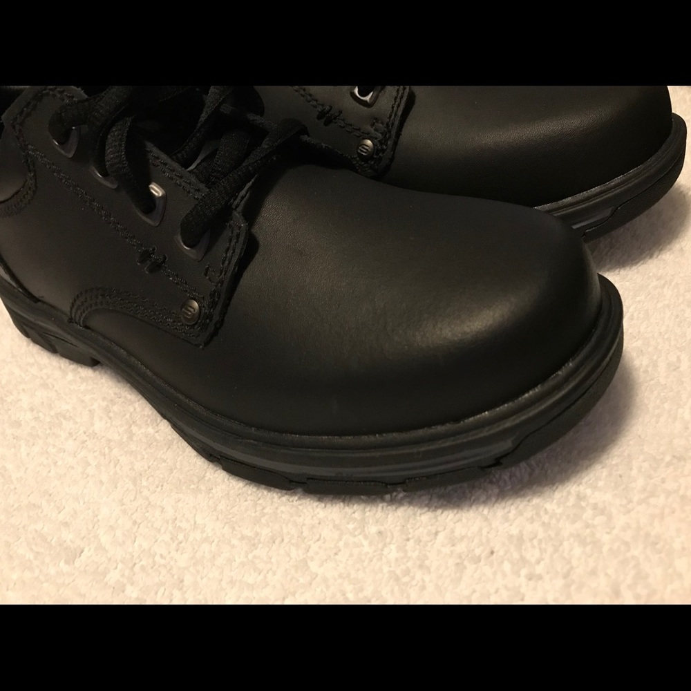 Brand New Men's Relaxed Fit Shoes By SKETCHERS - Box 41 - Picture 3 of 4